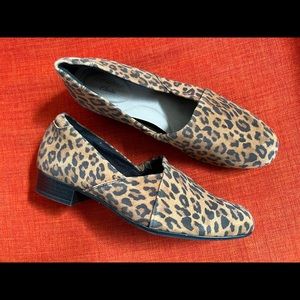 Clark’s loafer women’s size 7m - leopard
